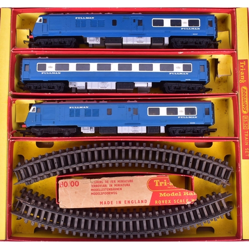 104 - Model Railway - a vintage Hornby Triang OO gauge electric trainset, no. RS.52 'The Blue Pullman' inc... 