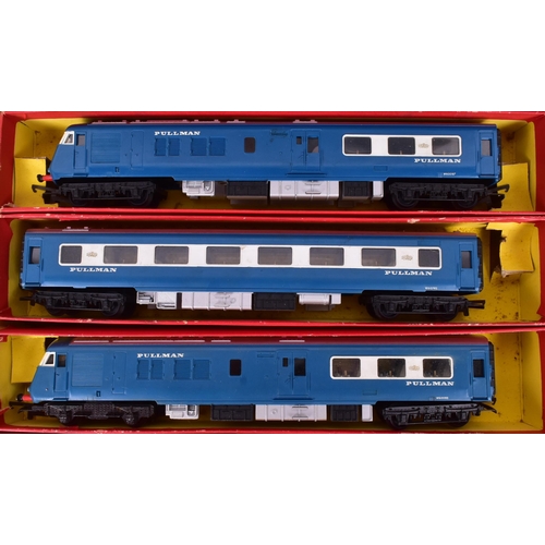 104 - Model Railway - a vintage Hornby Triang OO gauge electric trainset, no. RS.52 'The Blue Pullman' inc... 