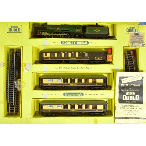 124 - Model Railway - a vintage Hornby Dublo OO gauge trainset no. 2035 Pullman Train S.R. (2-Rail), inclu... 