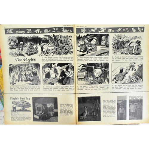 399 - Pippin - a collection of 35+ assorted vintage 1970s ' Pippin ' magazines 'The Coloured Picture Weekl... 