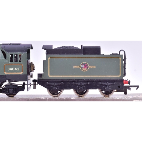 59 - Model Railway - a vintage Wrenn OO gauge model railway trainset locomotive, no. W2236 'Dorchester' 3... 