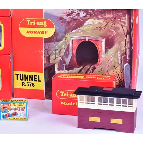 71 - Model Railway - a collection of vintage Triang and Hornby OO gauge model railway trainset locomotive... 