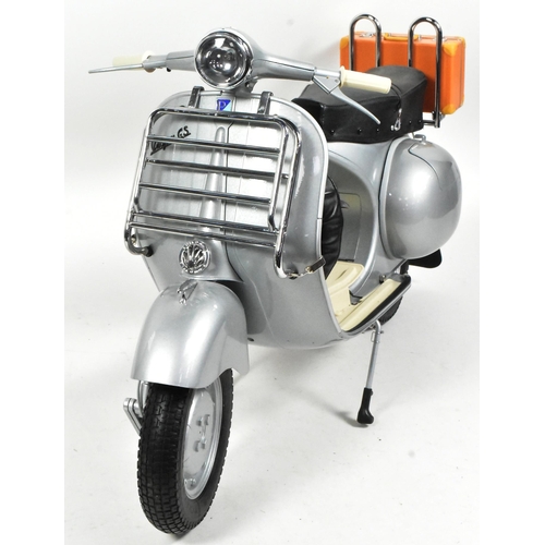 90 - Model Kit - a pre assembled Deagostini made 1/3 scale remote control model of a 1956 GS 150 Vespa Mo... 