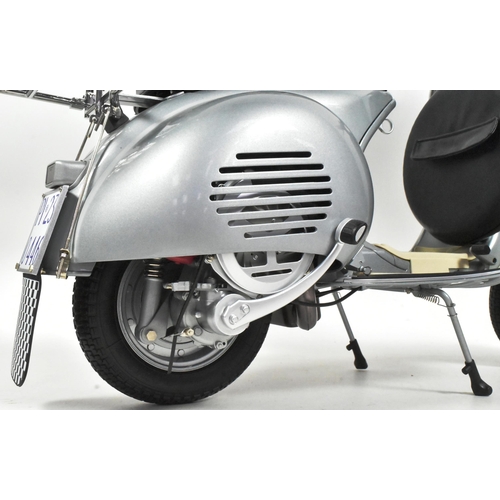 90 - Model Kit - a pre assembled Deagostini made 1/3 scale remote control model of a 1956 GS 150 Vespa Mo... 