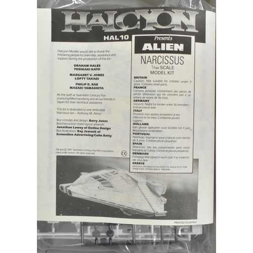 414 - Alien - x2 vintage 1990s Halcyon ' Movie Classics ' ( Alien & Alien 3 ) plastic model kits comprisin... 