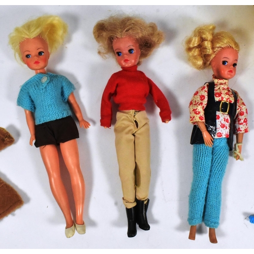 416 - Sindy - Pedigree - a collection of vintage 1970s Pedigree Sindy dolls (3), with original outfits and... 