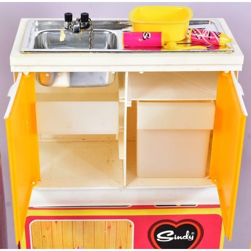 458 - Sindy Furniture - a collection of x5 original vintage Pedigree Sindy Doll House furniture comprising... 