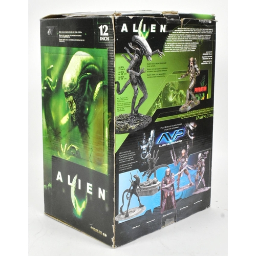 461 - Action Figures - an original McFarlane Toys made 12 inch Alien action figure. Detailed figure with a... 