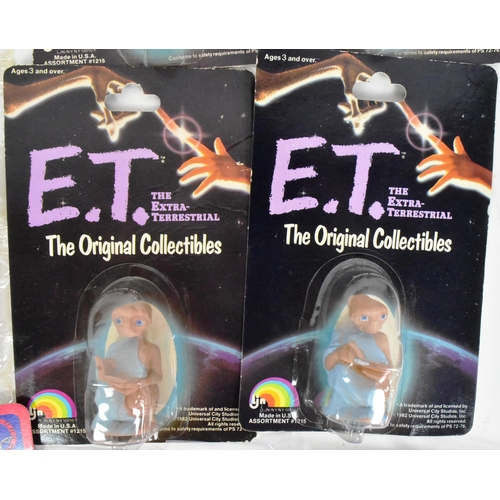 465 - The Extra Terrestrial - a collection of vintage 1980s ET movie memorabilia comprising LJN carded act... 