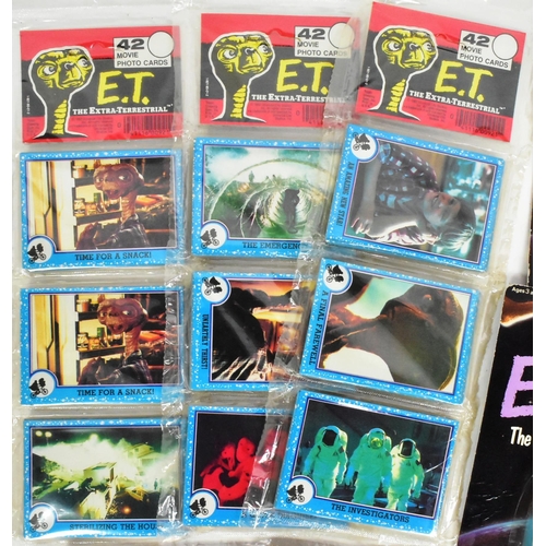 465 - The Extra Terrestrial - a collection of vintage 1980s ET movie memorabilia comprising LJN carded act... 