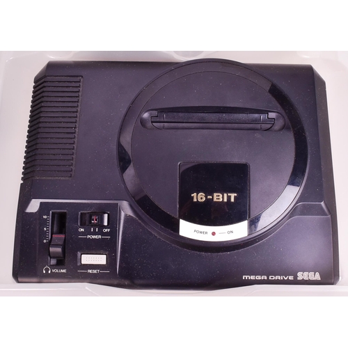 468 - Gaming - an original vintage Sega made 16-Bit Mega Drive games console with controllers, power suppl... 