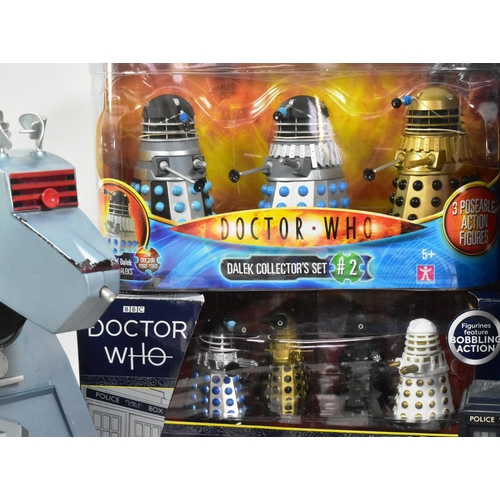 486 - Doctor Who - an assorted collection of boxed action figures, playsets and other items. Including: Da... 