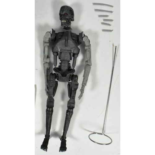 504 - Model Kit - a vintage Horizon made 1/5 scale Terminator Judgement Day T2 vinyl model kit. Pre assemb... 