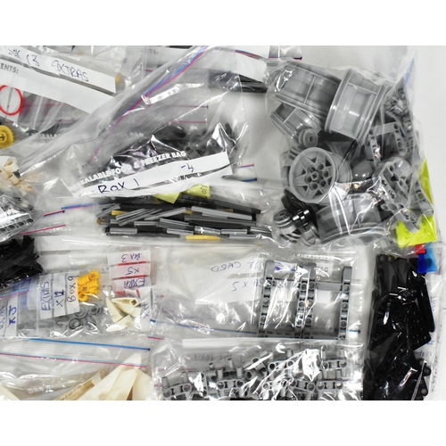 547 - Lego - original Lego Educational / Mindstorms set No. 45560 EV3 Expansion Set. The set rebagged with... 