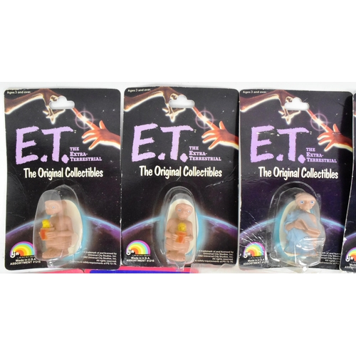 553 - ET The Extra Terrestrial - a collection of vintage c1980s ET merchandise, toys and memorabilia. Incl... 