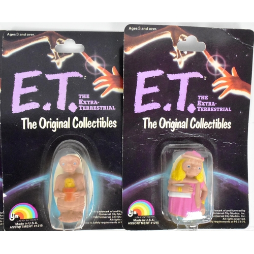 553 - ET The Extra Terrestrial - a collection of vintage c1980s ET merchandise, toys and memorabilia. Incl... 