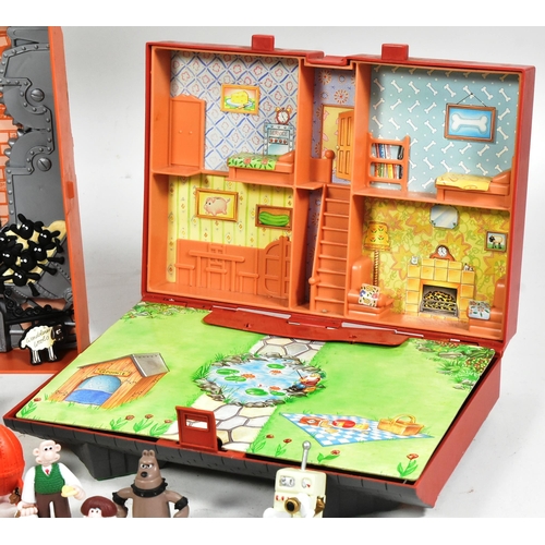 583 - Wallace & Gromit - x2 vintage carry case playsets comprising Wendolenes Wools and Wash n Go along wi... 