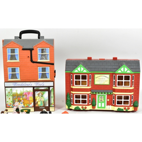 583 - Wallace & Gromit - x2 vintage carry case playsets comprising Wendolenes Wools and Wash n Go along wi... 