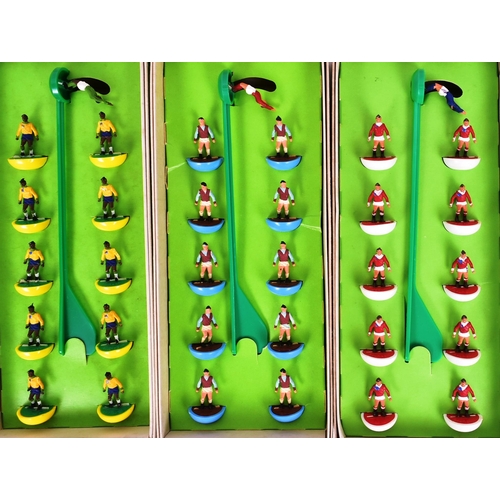 586 - Subbuteo - a collection of x8 vintage Subbuteo table top football teams. Various British and Interna... 