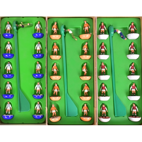 592 - Subbuteo - a collection of Subbuteo table top football game teams and accessories to include x4 team... 