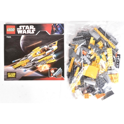 626 - Lego - an original Lego Star Wars set No. 7669 Anakin's Jedi Starfighter. The set rebagged, with all... 