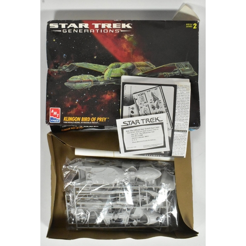 636 - Star Trek - x2 original AMT Ertl made Star Trek plastic model kits comprising a 1/650 scale Klingon ... 