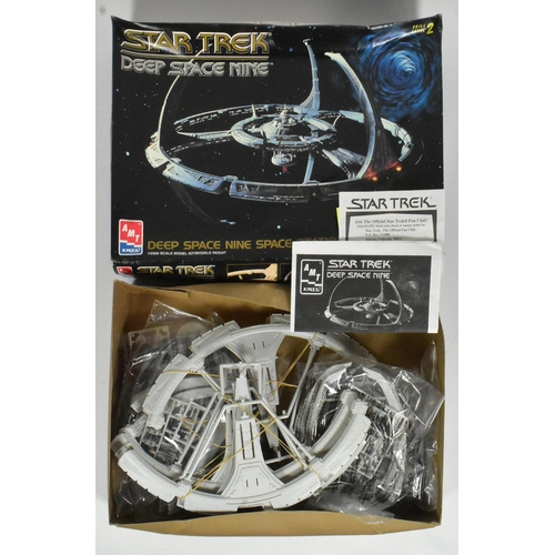 636 - Star Trek - x2 original AMT Ertl made Star Trek plastic model kits comprising a 1/650 scale Klingon ... 