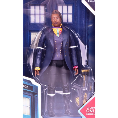 658 - Doctor Who - Character Online - Online Exclusive 'The Fugitive Doctor & Tardis Collector Figure Set'... 