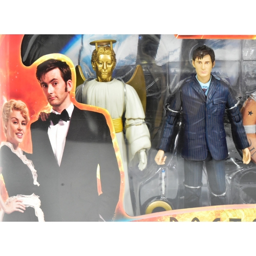 662 - Doctor Who - Character Options - 'Voyage Of The Damned Gift Set' action figure set, featuring The Do... 