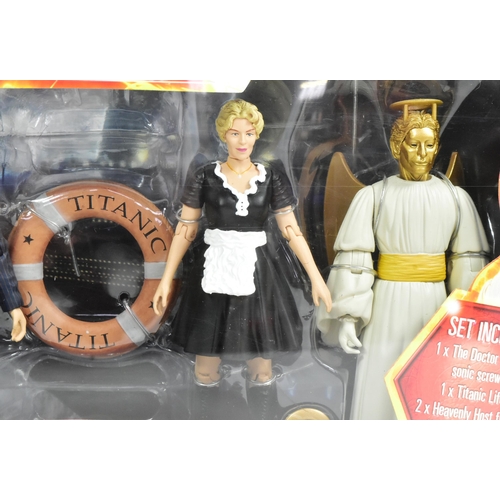 662 - Doctor Who - Character Options - 'Voyage Of The Damned Gift Set' action figure set, featuring The Do... 