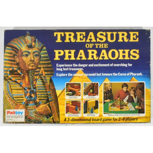 743 - Board Games - a vintage 1970s (1974) Palitoy Treasure of the Pharaohs 3-dimensional board game. The ... 