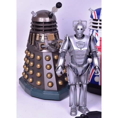 748 - Doctor Who - Electronic Toys - a collection of (mostly) electronic / talking Dr Who toys including: ... 