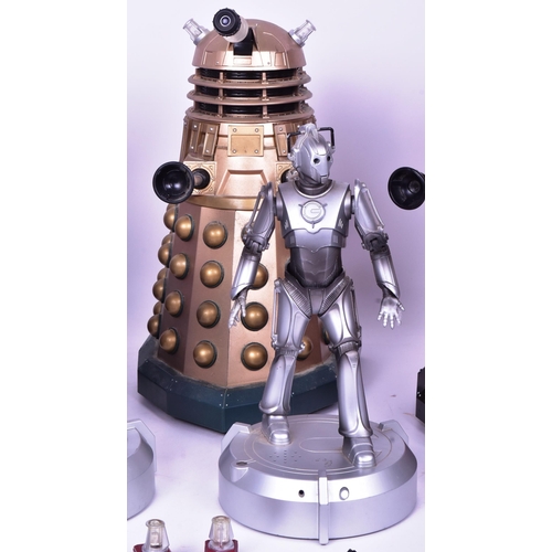 748 - Doctor Who - Electronic Toys - a collection of (mostly) electronic / talking Dr Who toys including: ... 