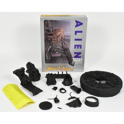 751 - Alien - a vintage 1990s part made Halcyon Movie Classics  Alien 1/60 scale Space Jockey model. Lacki... 