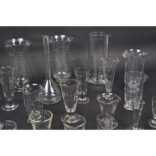 147 - A collection of vintage 20th Century glass scientific and laboratory / chemical measuring equipment ... 