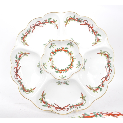 154 - Royal Worcester - A collection of three bone china Royal Worcester pieces in the ' Holly Ribbons ' p... 