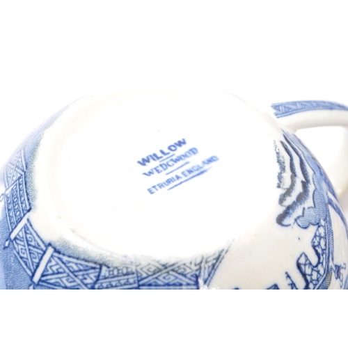 167 - Royal Doulton / Spode / Staffordshire Old Willow - A collection of blue and white porcelain with Wil... 