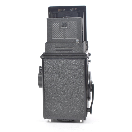 200 - Yashica - A mid 20th century Yashica Mat-124 G TLR medium format camera. The camera a twin lens refl... 