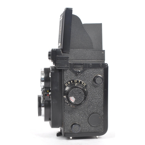 200 - Yashica - A mid 20th century Yashica Mat-124 G TLR medium format camera. The camera a twin lens refl... 