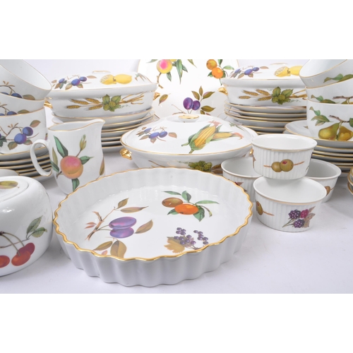 22 - Royal Worcester - Evesham pattern - A 20th Century 1960s china porcelain six person tea and dinner s... 