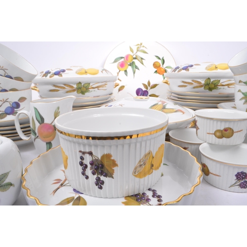 22 - Royal Worcester - Evesham pattern - A 20th Century 1960s china porcelain six person tea and dinner s... 