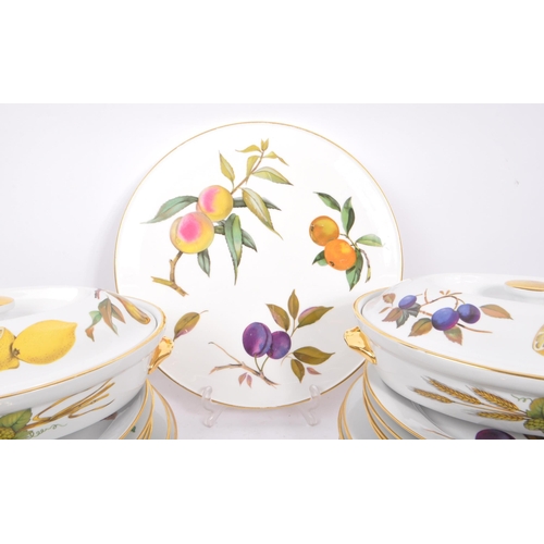 22 - Royal Worcester - Evesham pattern - A 20th Century 1960s china porcelain six person tea and dinner s... 