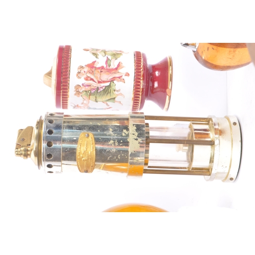 228 - A large collection of 20th century table lighters. The collection to include a variety of examples, ... 