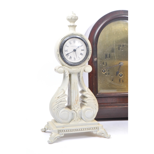 253 - A collection of vintage 20th century mantel clocks. Including two Art Deco style examples, with carr... 