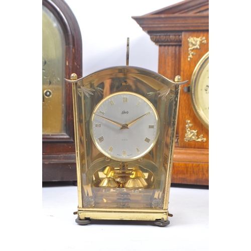 253 - A collection of vintage 20th century mantel clocks. Including two Art Deco style examples, with carr... 