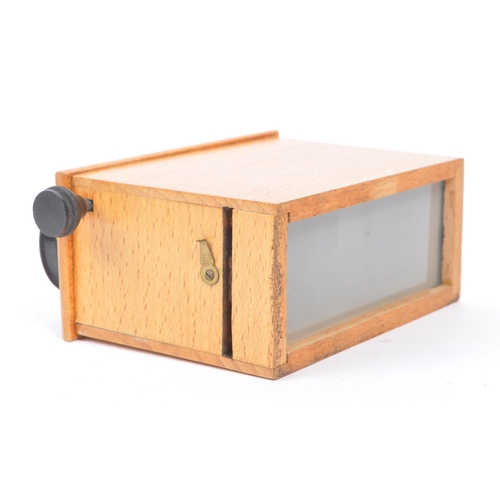 260 - A 20th Century stereoscope / viewer with five boxes of Stereofilms Bruguiere Positifs films depictin... 