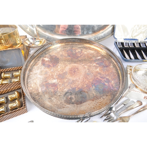 283 - A collection of vintage 20th century and later silver plate items. To include boxed cake forks, boxe... 