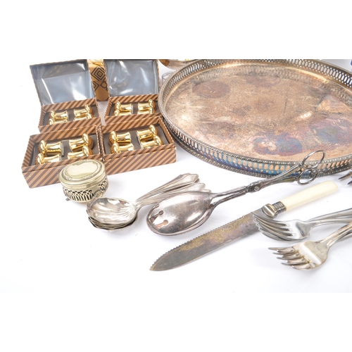 283 - A collection of vintage 20th century and later silver plate items. To include boxed cake forks, boxe... 