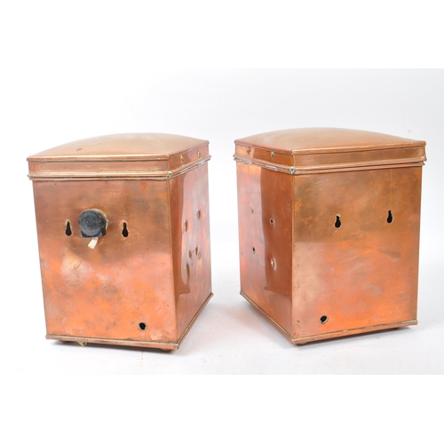 309 - A pair of early 20th century copper and brass ships port and starboard navigation lamps. The lamps o... 