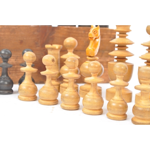 310 - An early 20th century boxed wooden chess set. The chess set featuring turned wooden pieces, with all... 